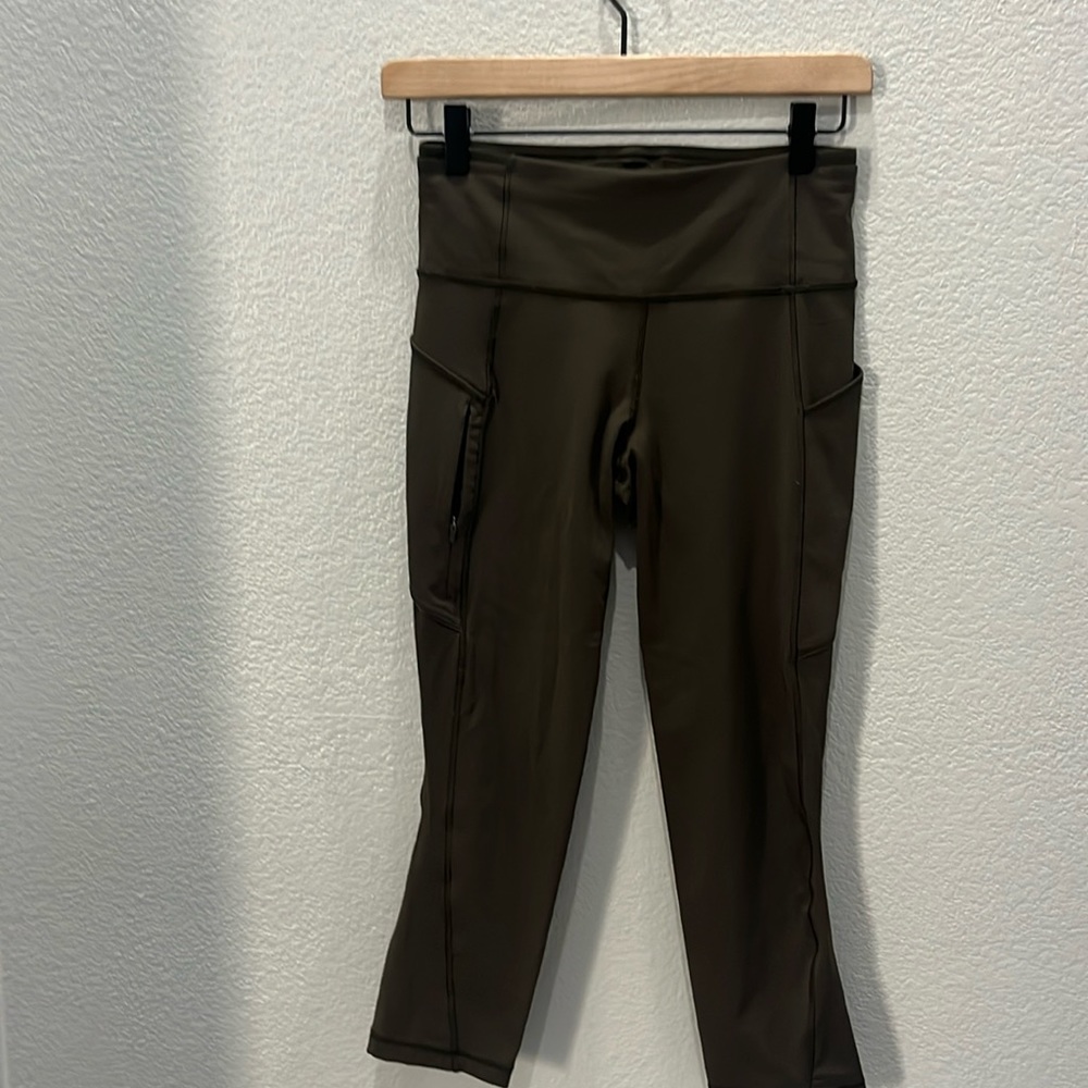 Lululemon green pockets leggings size 4